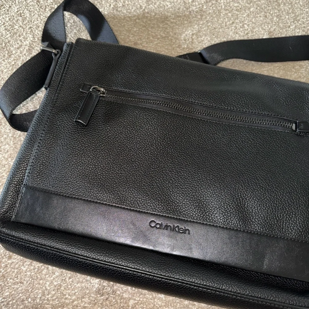 Calvin Klein Textured Black faux leather Messenger Bag